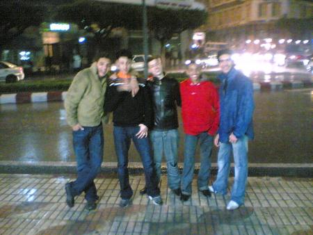 les potes sou la pluit